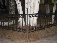 Газонное ограждение из квадратного прутка