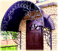 Кованый козырек арочного типа