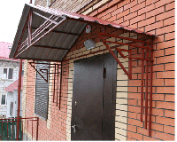 Сварной козырек с треугольной крышей