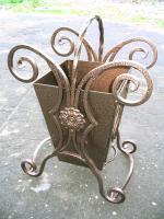 Кованая металлическая урна