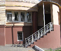 Сварные перила белого цвета