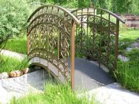 Кованый садовый мостик