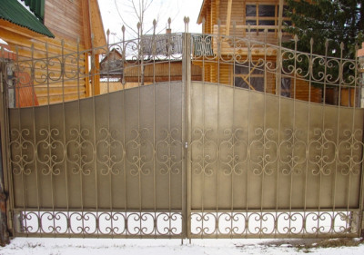 Кованые ворота с закрытым центром